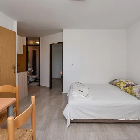Apartments Mark - 200 M From Sea Novalja Exterior photo