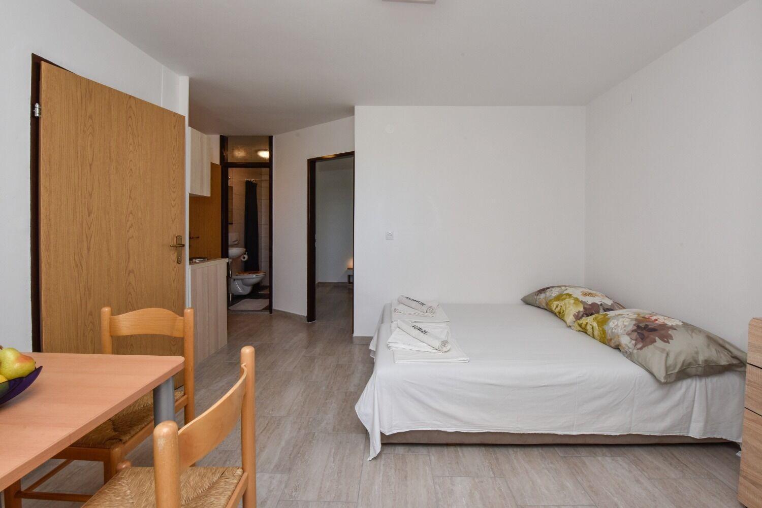 - 200 M From Sea Apartment Novalja